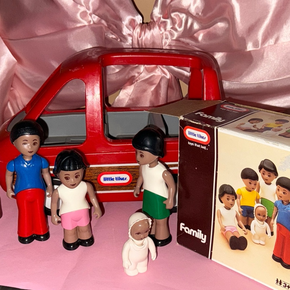 Little Tikes NEW!! African American family with VAN Dollhouse AA Baby COMPLETE